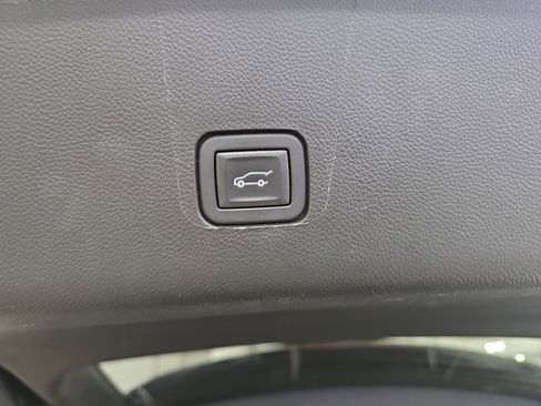 Certified 2023 Chevrolet Traverse Premier w/ Redline Edition AWD/4WD image 15