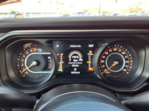 Used 2024 Jeep Gladiator Rubicon w/ Technology Group AWD/4WD image 30