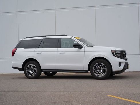 Used 2025 Ford Expedition Active AWD/4WD image 2