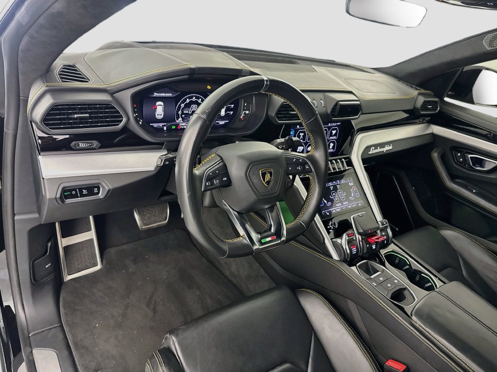 Used 2022 Lamborghini Urus AWD/4WD image 9