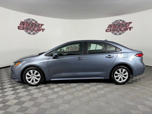 Used 2025 Toyota Corolla LE image 4