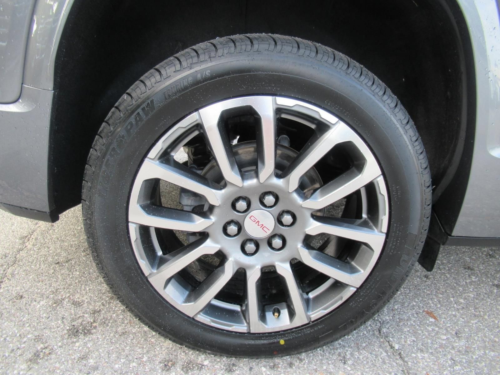 Used 2021 GMC Acadia Denali w/ Denali Technology Package FWD image 8