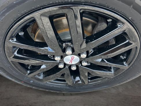 Used 2018 GMC Acadia SLE w/ Driver Alert Package I AWD/4WD image 16