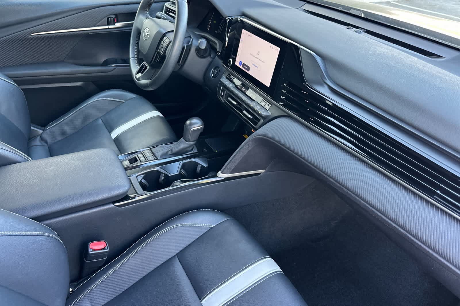 Used 2025 Toyota Camry SE w/ Convenience Package FWD image 15