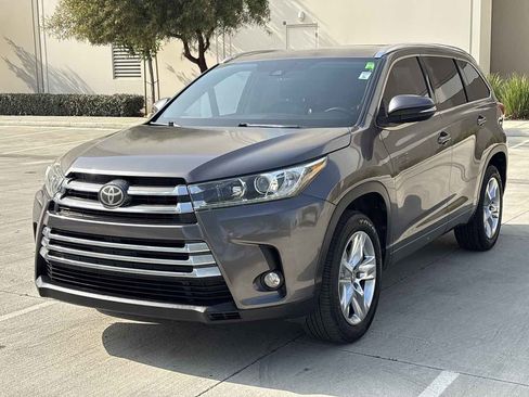 Used 2017 Toyota Highlander Limited w/ Carpet Mat Package image 7