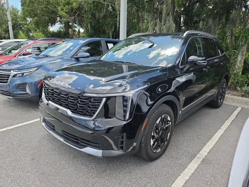 Certified 2025 Kia Sorento S w/ Panoramic Sunroof Package FWD image 3