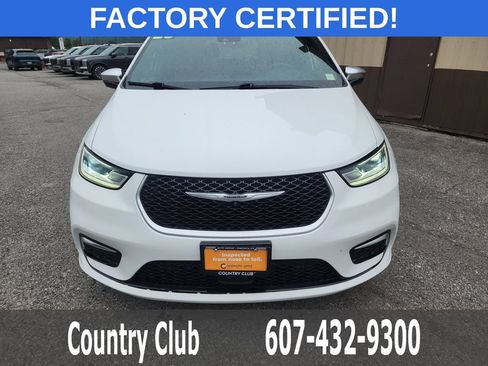 Used 2023 Chrysler Pacifica Pinnacle FWD image 3