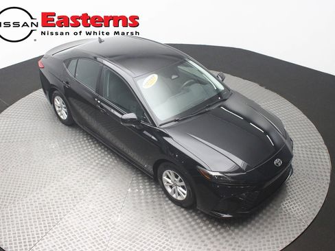 Used 2025 Toyota Camry LE FWD image 3