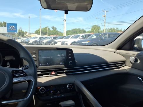 Certified 2023 Hyundai Elantra SEL w/ Preferred Accessory Package FWD image 20