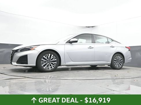 Used 2023 Nissan Altima 2.5 SV FWD image 52