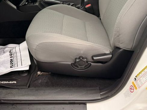 Used 2018 Toyota Tacoma SR5 image 17