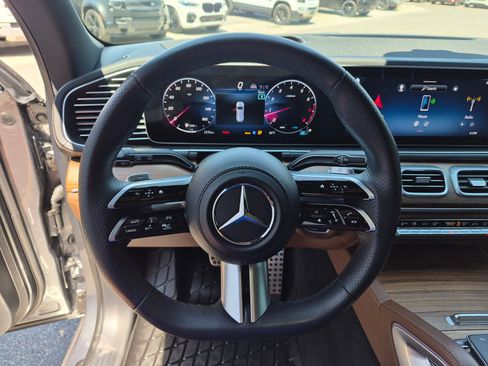 Used 2024 Mercedes-Benz GLS 580 4MATIC image 16
