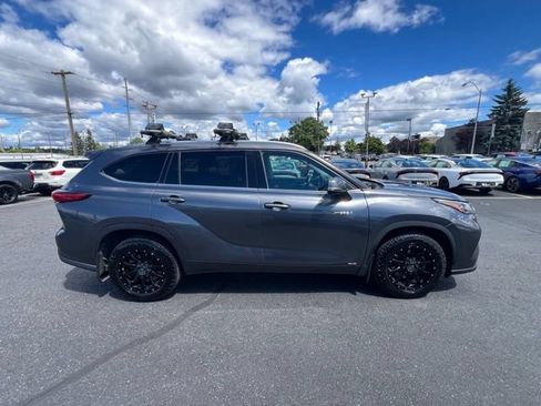 Used 2020 Toyota Highlander XLE AWD/4WD image 6
