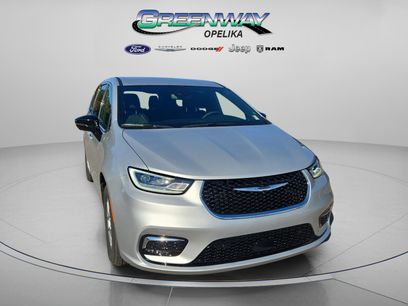 New 2026 Chrysler Pacifica Select
