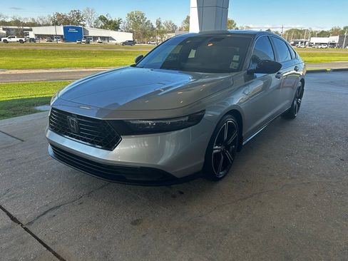 Used 2024 Honda Accord Sport image 2