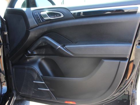 Used 2017 Porsche Cayenne Platinum Edition image 10