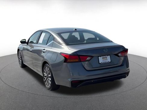 Used 2025 Nissan Altima 2.5 SV image 11