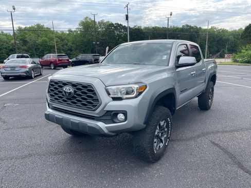 Used 2021 Toyota Tacoma TRD Off-Road w/ Technology Package AWD/4WD image 3