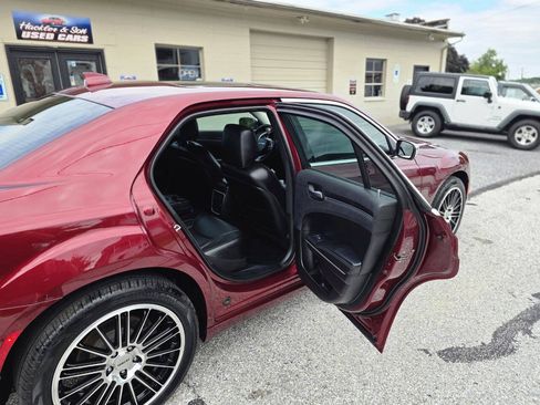 Used 2019 Chrysler 300 Limited AWD/4WD image 19