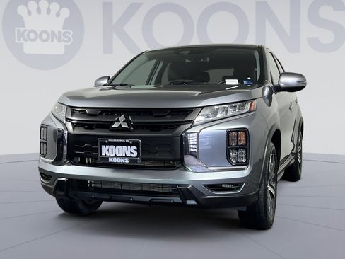 Used 2023 Mitsubishi Outlander Sport SE image 1