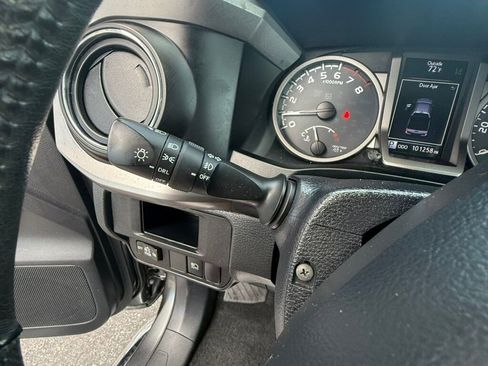 Used 2018 Toyota Tacoma SR5 RWD image 27