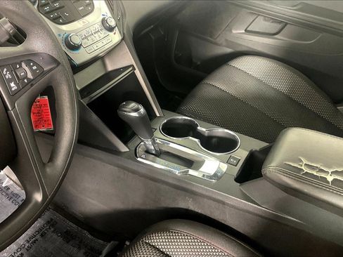 Used 2017 Chevrolet Equinox LS image 17