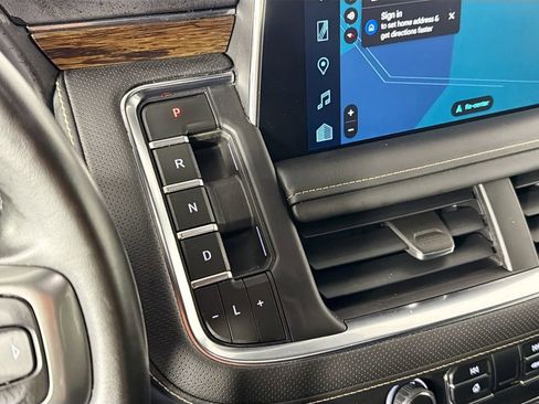 Used 2023 Chevrolet Suburban Premier image 17