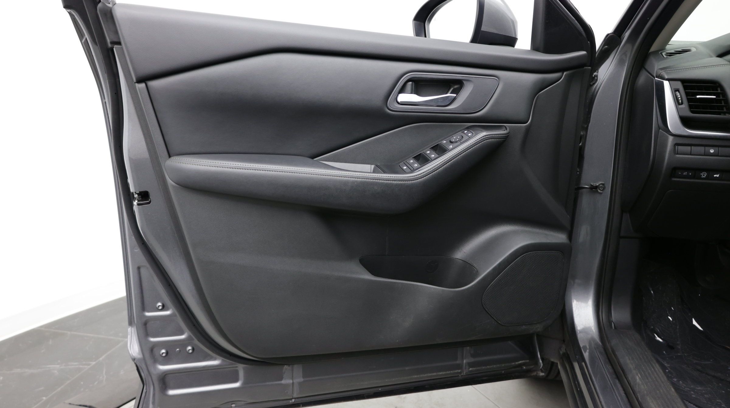 Used 2024 Nissan Rogue SV AWD/4WD image 12