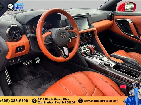 Used 2017 Nissan GT-R Premium w/ Premium Interior Package AWD/4WD image 13