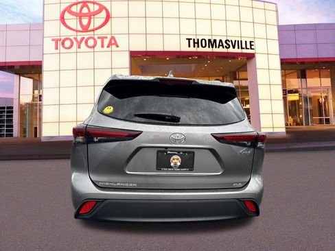 New 2026 Toyota Highlander XLE image 6