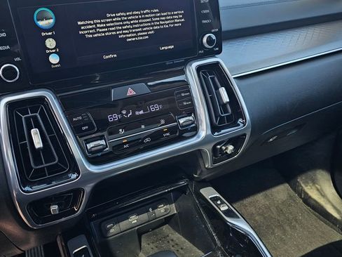 Used 2023 Kia Sorento SX image 6