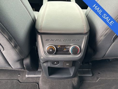 Used 2025 Ford Explorer Active AWD/4WD image 14