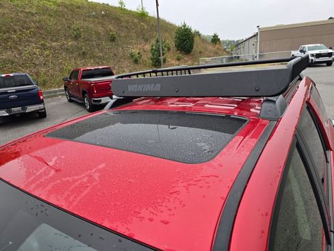 Used 2021 Toyota 4Runner Venture w/ Moonroof Package AWD/4WD image 19