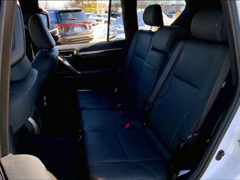 Used 2022 Lexus GX 460 Premium w/ Premium Package image 21