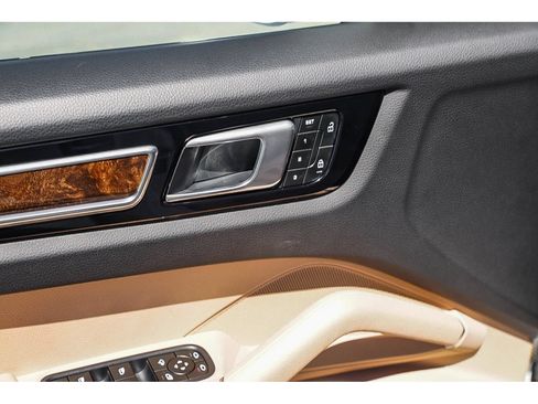 Used 2023 Porsche Cayenne Platinum Edition AWD/4WD image 22