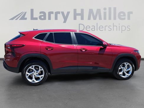 Used 2025 Chevrolet Trax LS w/ LS Convenience Package FWD image 6