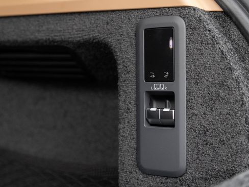 Used 2025 Land Rover Range Rover SE image 29