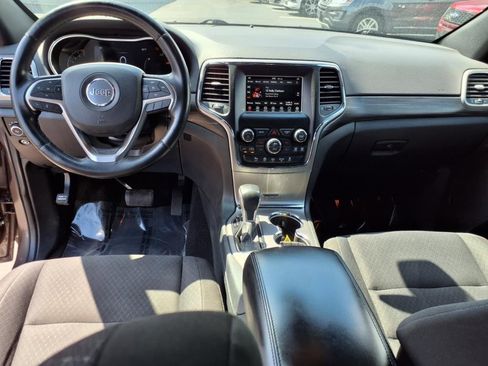 Used 2020 Jeep Grand Cherokee Laredo image 12