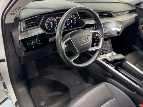 Used 2024 Audi Q8 e-tron Premium Plus image 4