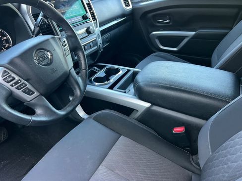 Used 2021 Nissan Titan SV w/ SV Convenience Package image 12