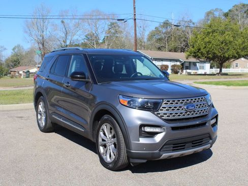 Used 2023 Ford Explorer Limited image 2
