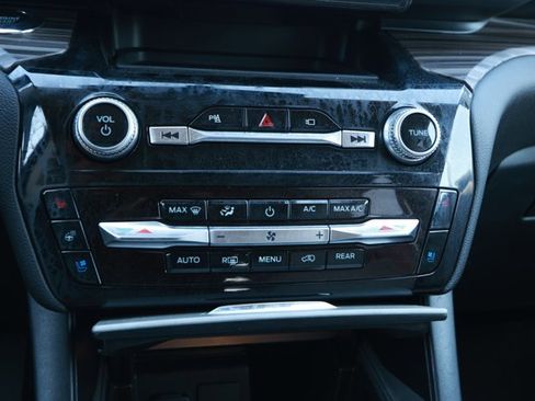 Used 2023 Ford Explorer Limited image 18