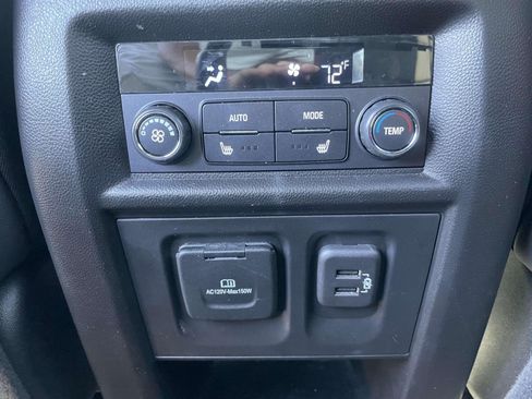 Used 2023 Chevrolet Traverse Premier w/ Redline Edition FWD image 13