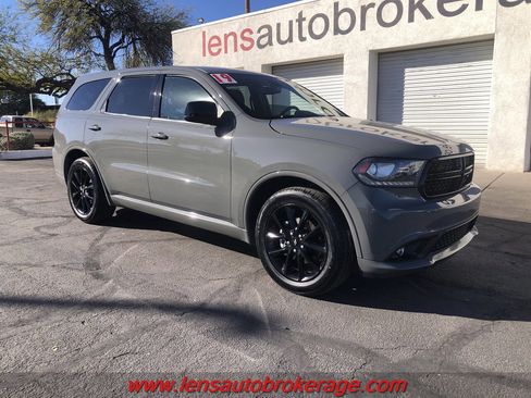 Used 2019 Dodge Durango SXT image 2
