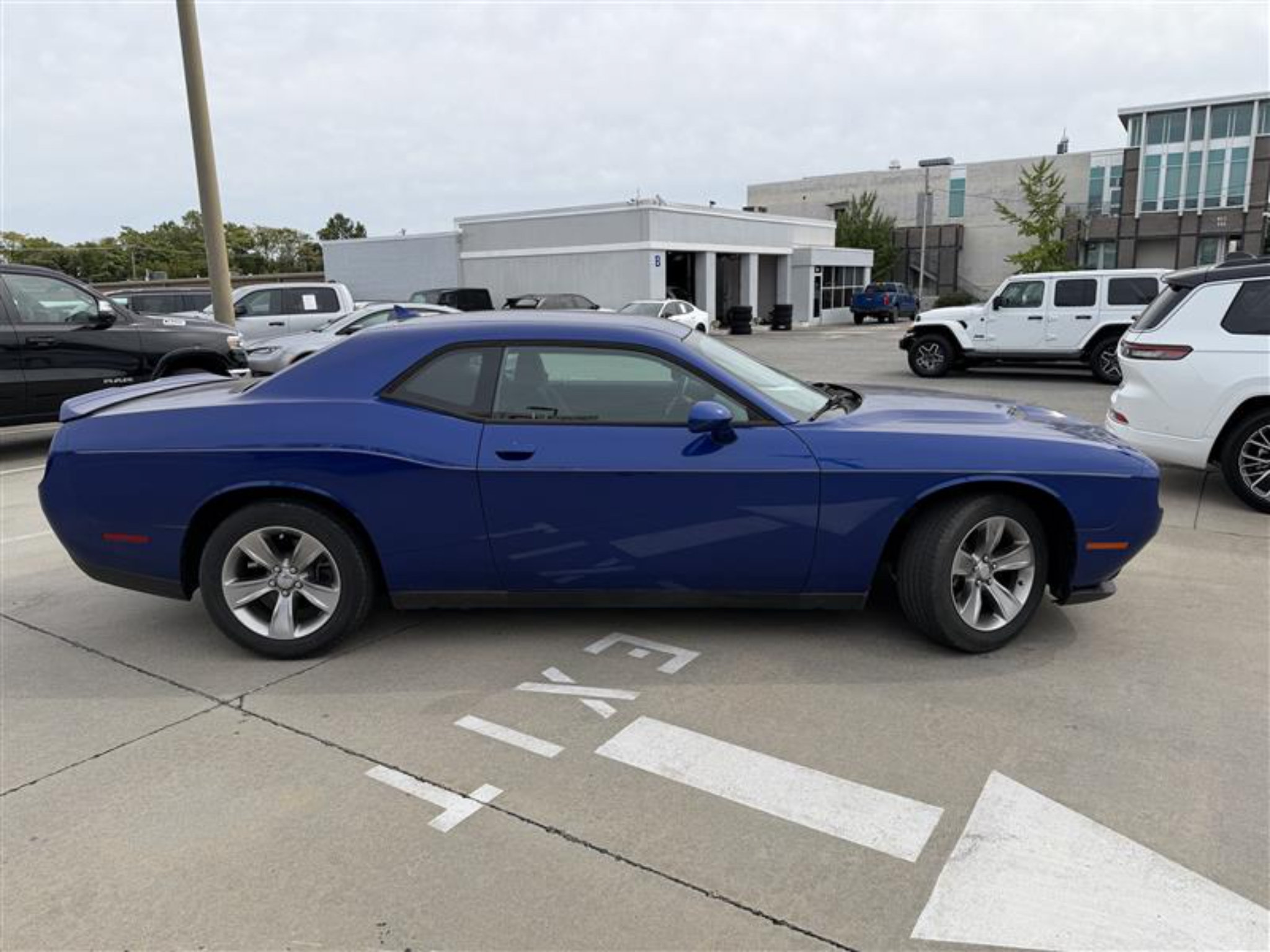 Used 2020 Dodge Challenger SXT RWD image 6