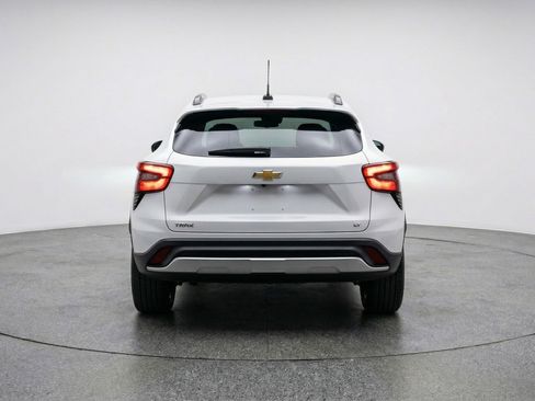 Used 2025 Chevrolet Trax LT w/ LT Convenience Package image 7