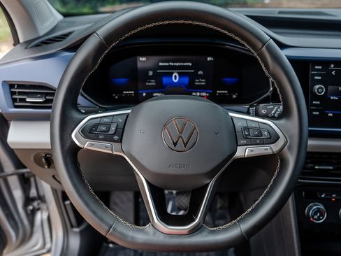 Used 2022 Volkswagen Taos SE FWD image 15