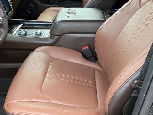 Used 2023 Ford Expedition Max King Ranch image 4