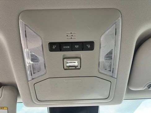 Used 2022 Toyota RAV4 LE AWD/4WD image 29