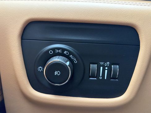 Used 2025 Jeep Grand Cherokee L Summit image 26